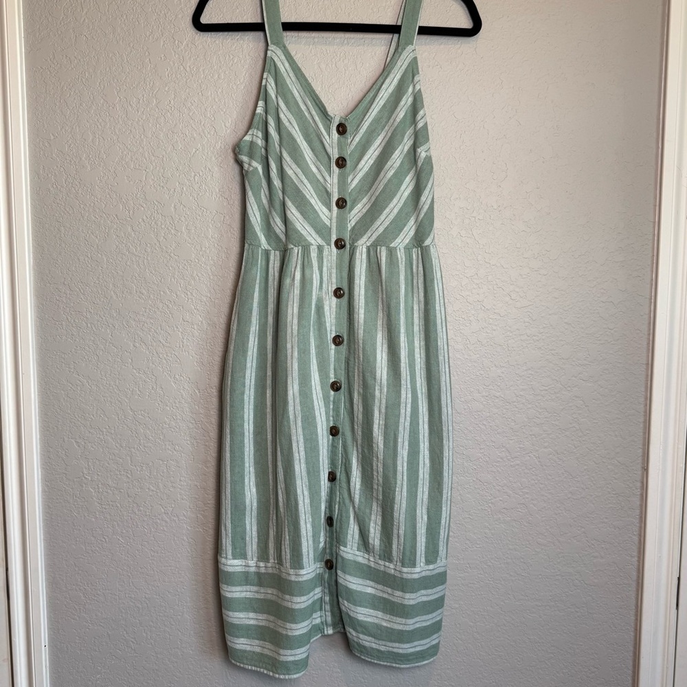 Universal Thread Sage Green and White Sleeveless V-Neck Midi Sundress
